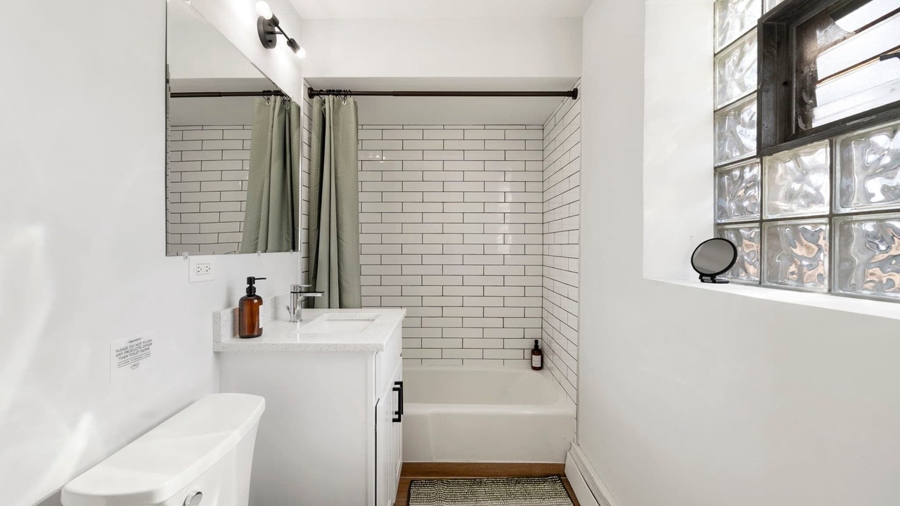 Photo of Bathroom in Lombard