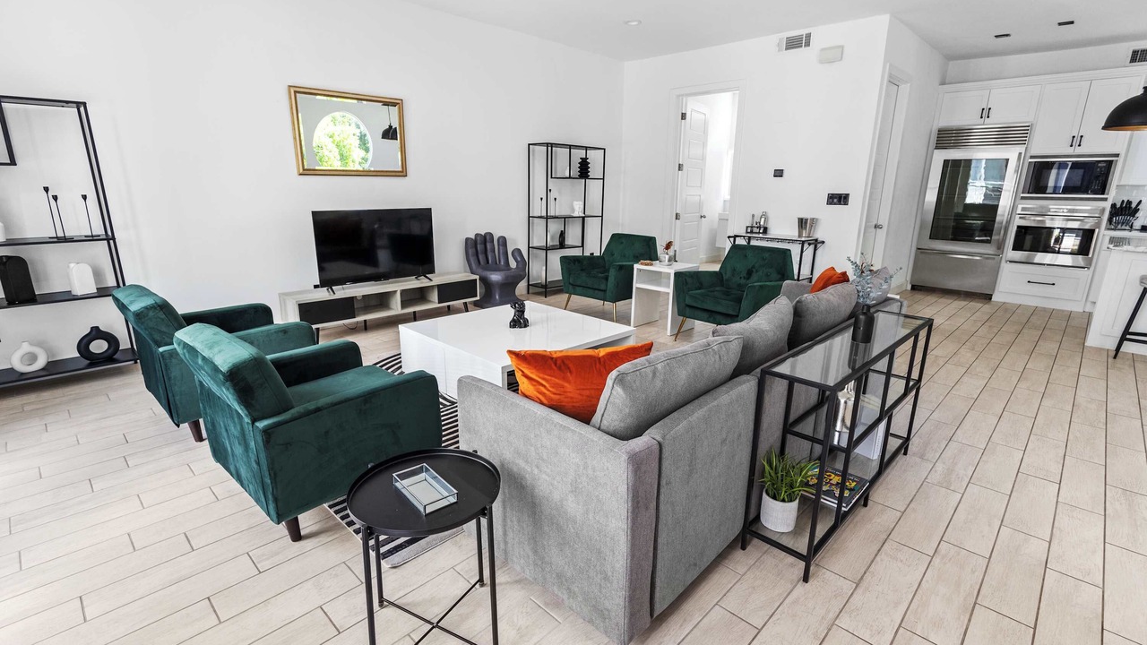Photo of Livingroom in Greenway Plaza-Upper Kirby