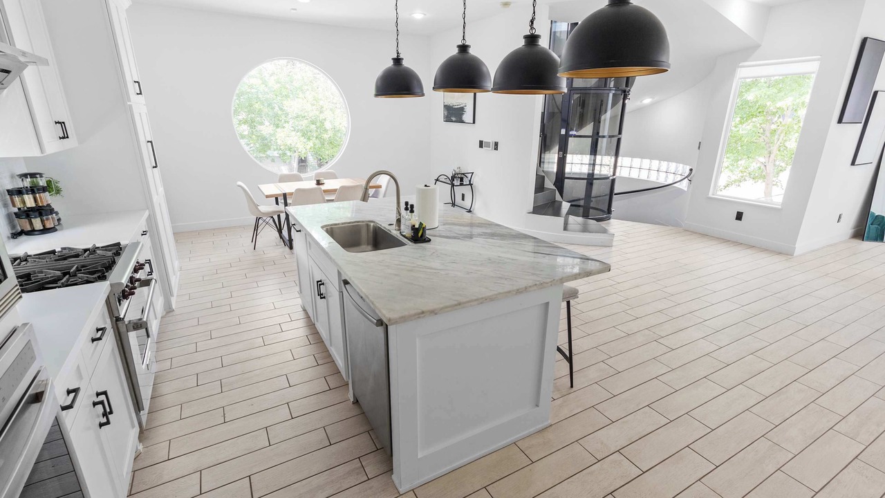 Photo of Kitchen in Greenway Plaza-Upper Kirby