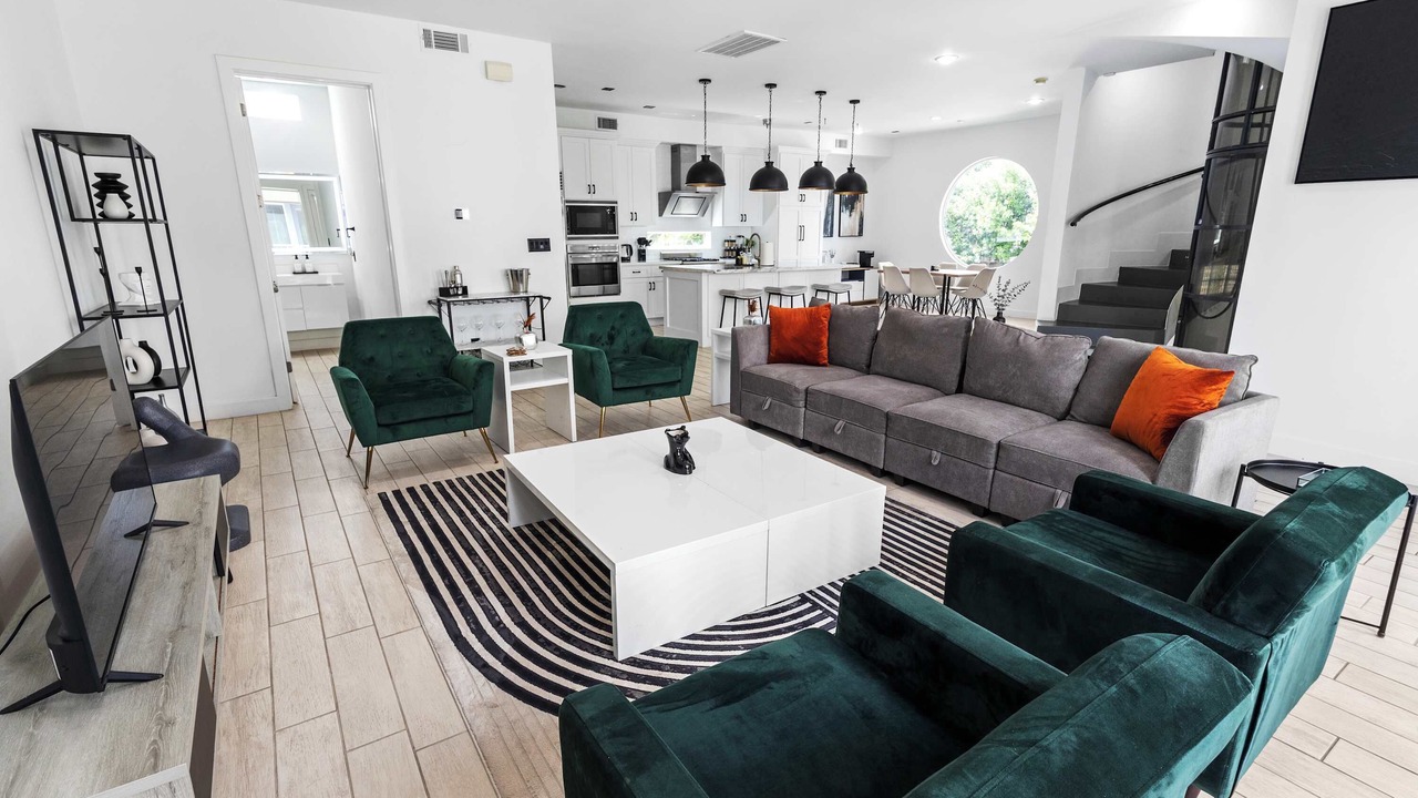 Photo of Livingroom in Greenway Plaza-Upper Kirby