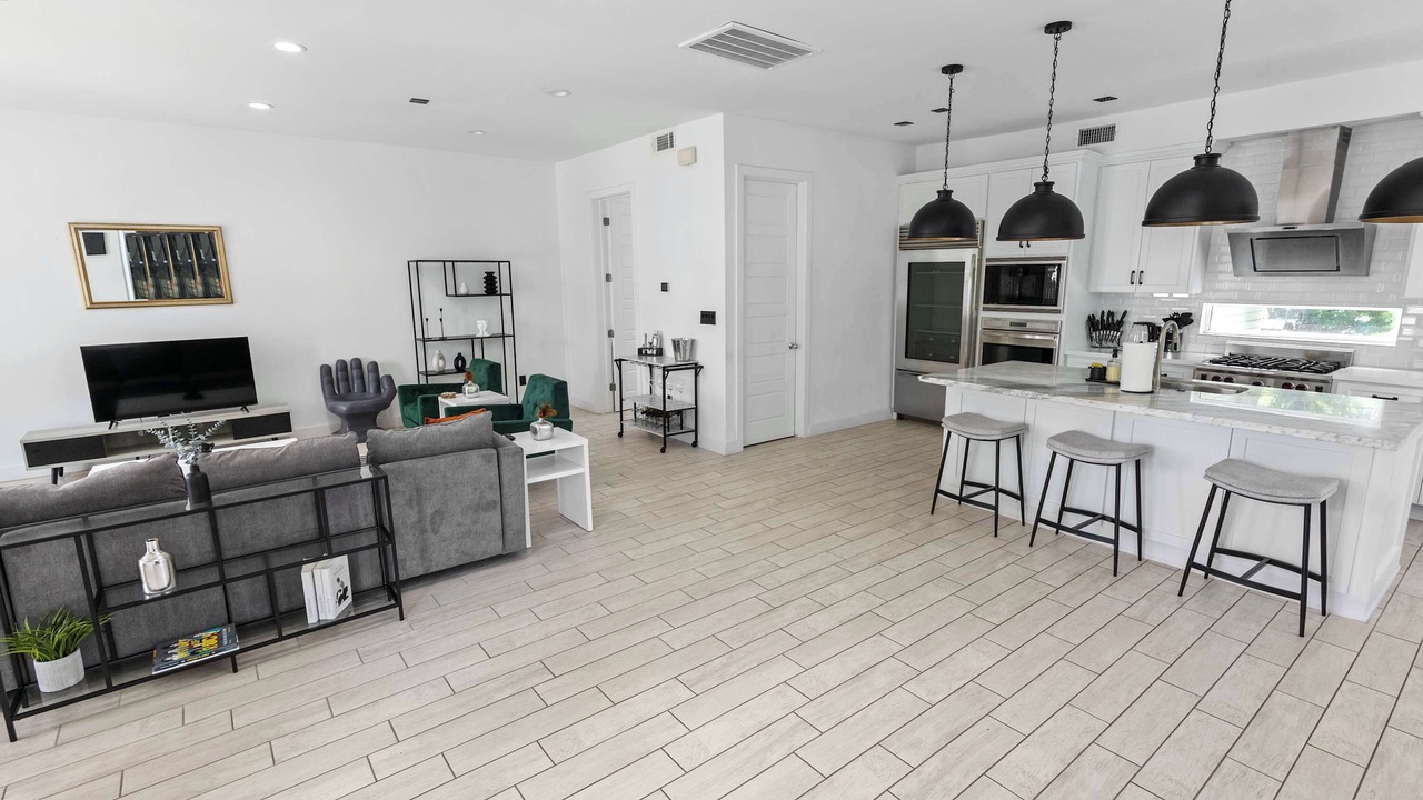 Photo of Livingroom in Greenway Plaza-Upper Kirby
