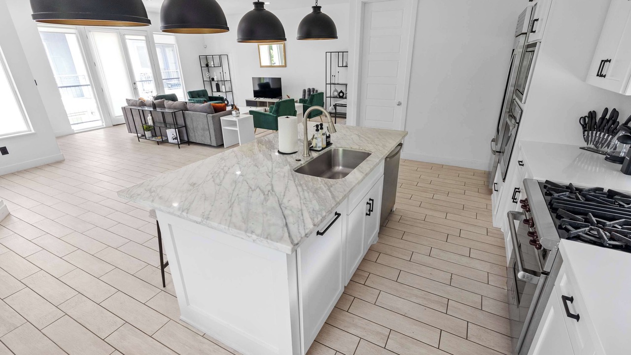 Photo of Kitchen in Greenway Plaza-Upper Kirby