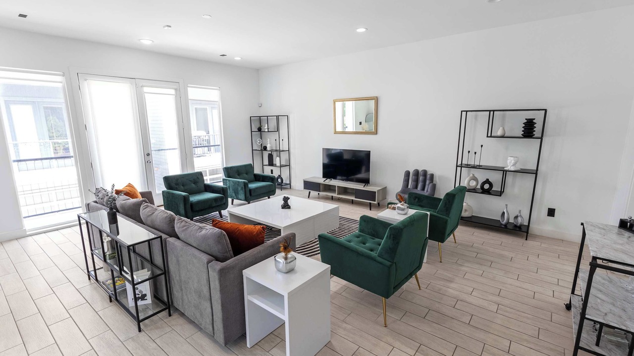 Photo of Livingroom in Greenway Plaza-Upper Kirby