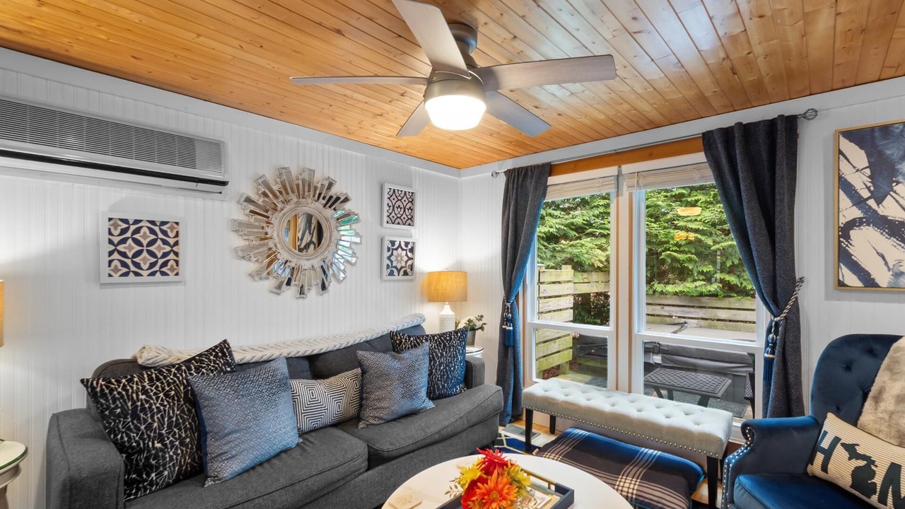 Photo of Livingroom in Saugatuck