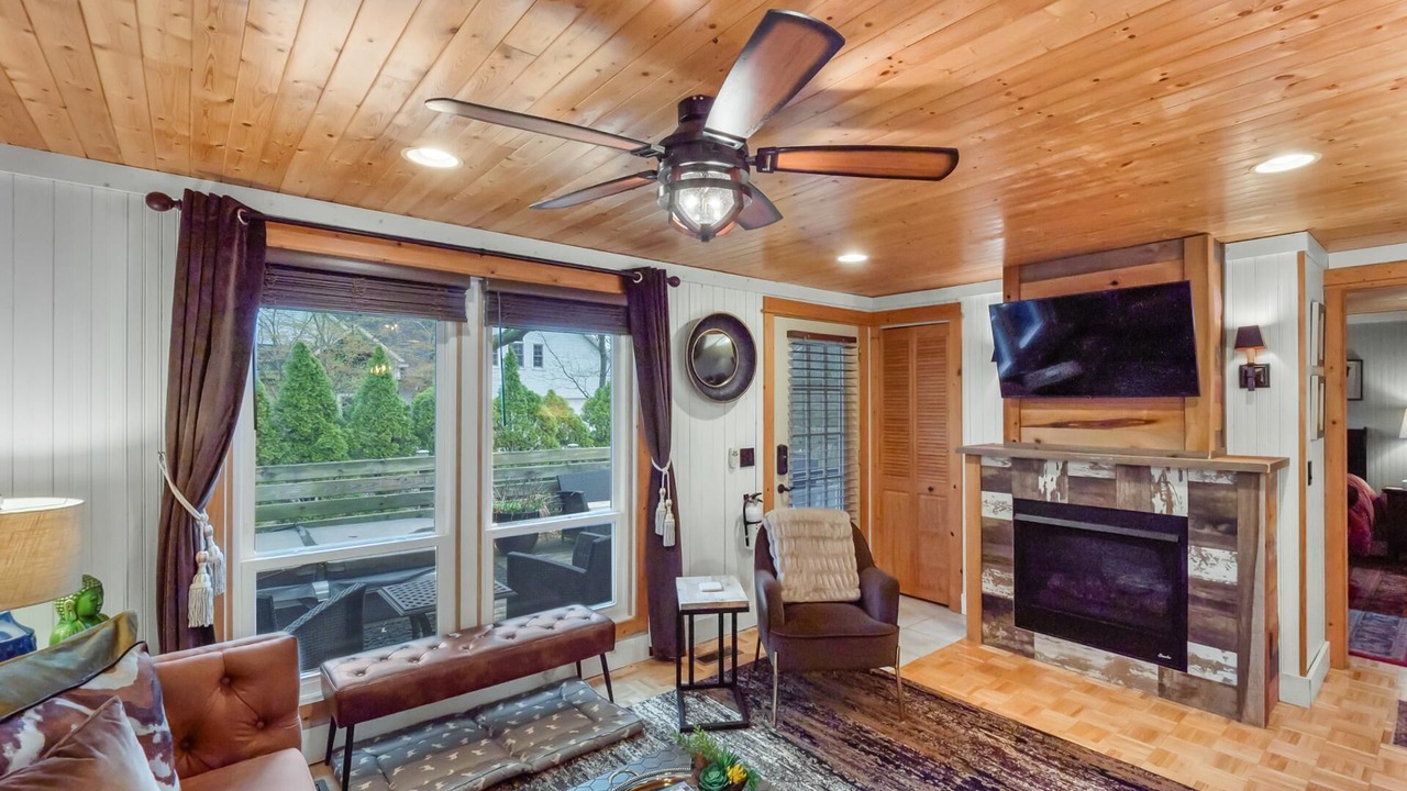 Photo of Livingroom in Saugatuck
