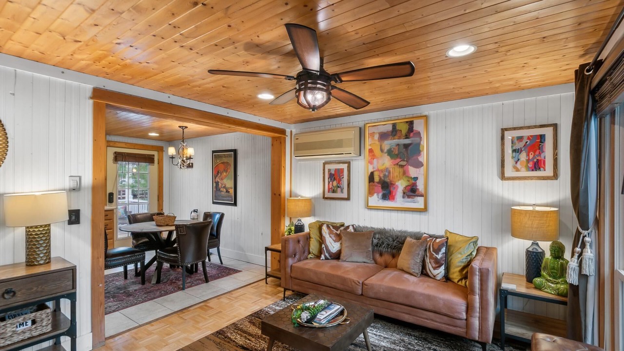 Photo of Livingroom in Saugatuck