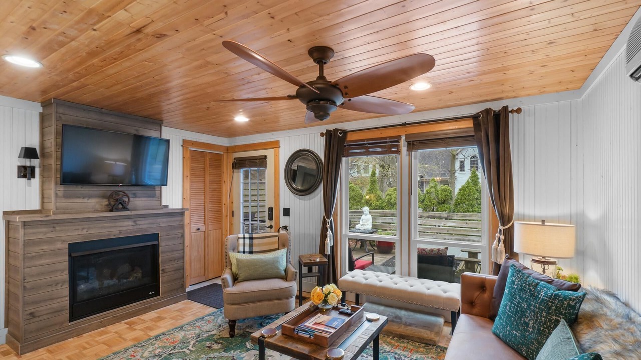 Photo of Livingroom in Saugatuck