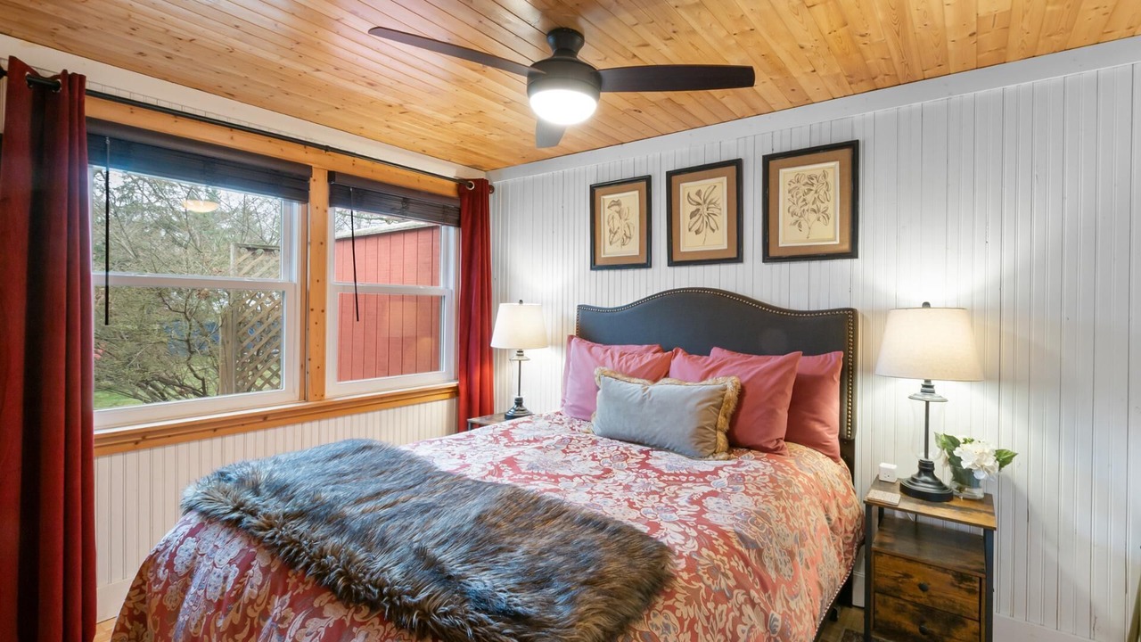 Photo of Bedroom in Saugatuck