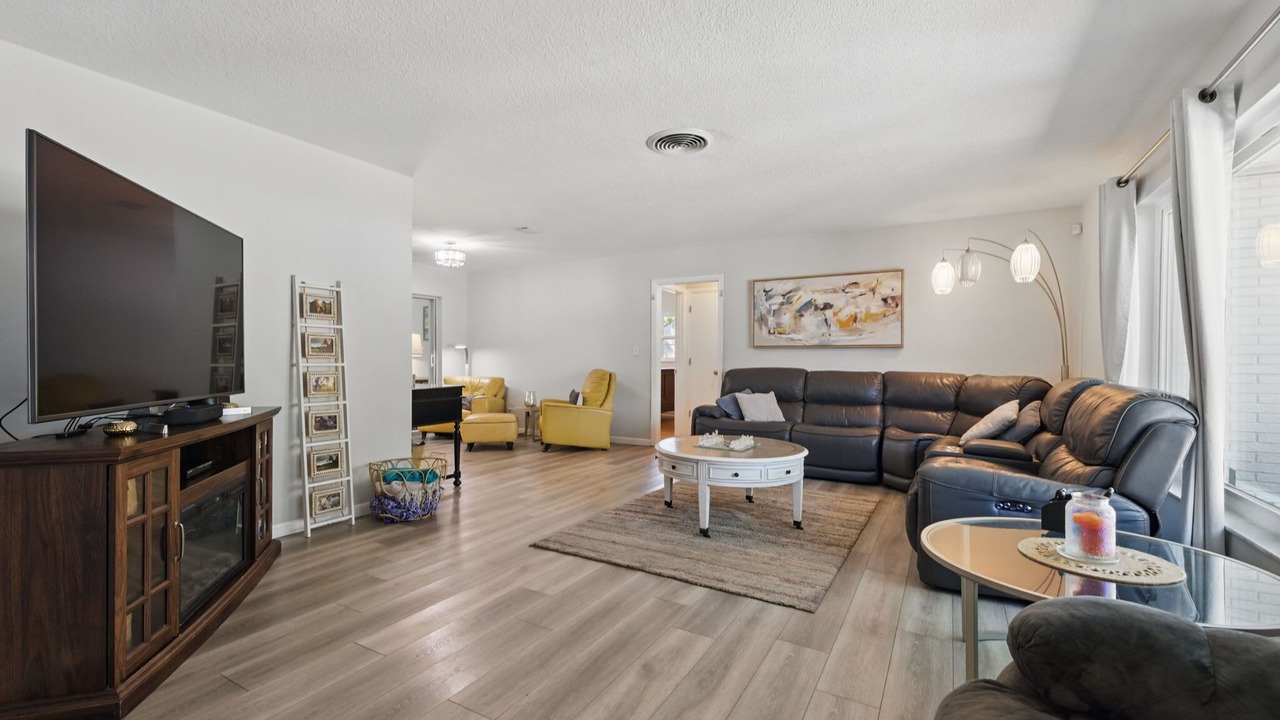 Photo of Livingroom in Jungle Terrace