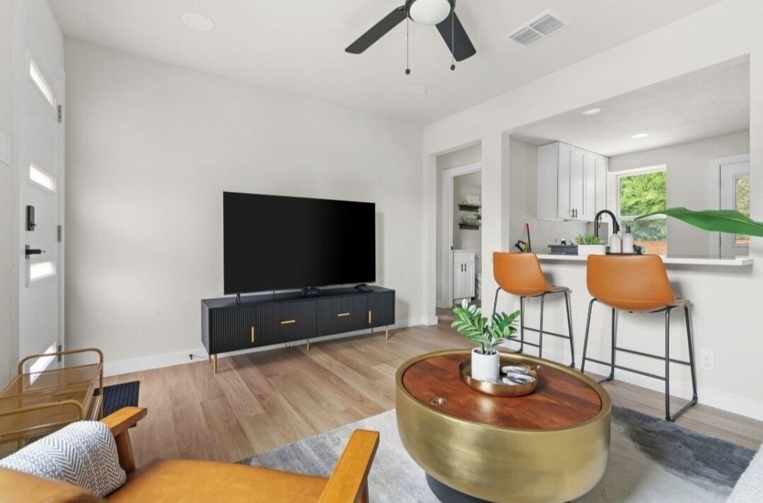 Photo of Livingroom in East MLK