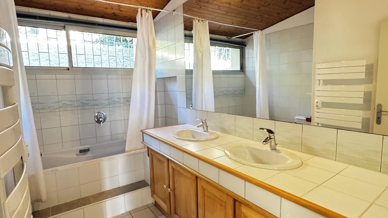 Photo of Bathroom in Piolenc