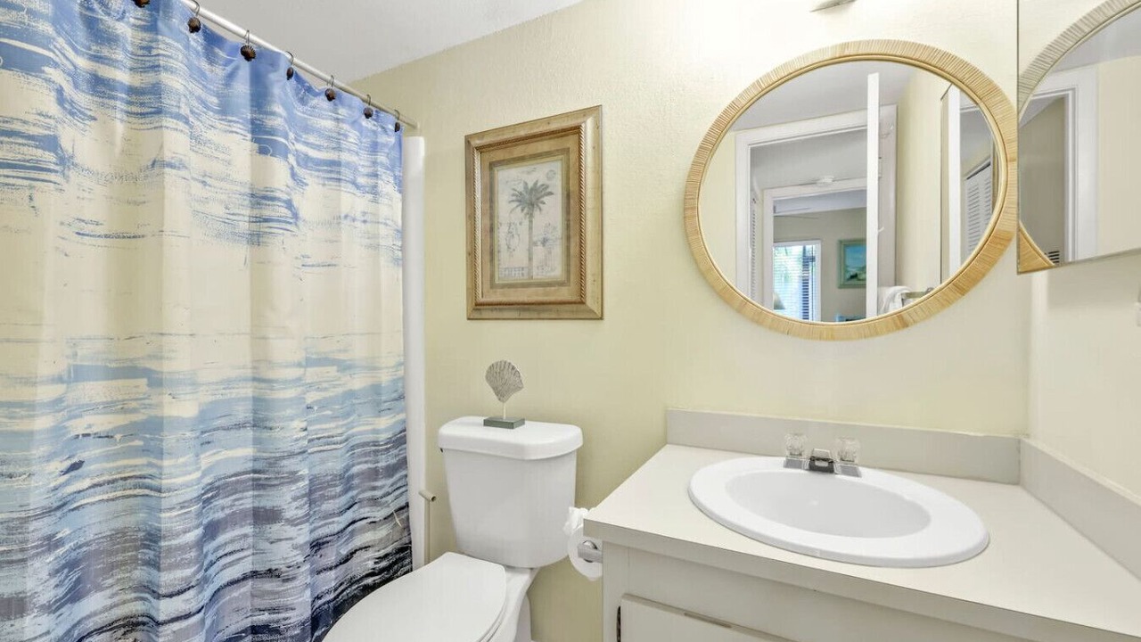 Photo of Bathroom in Golden Gate