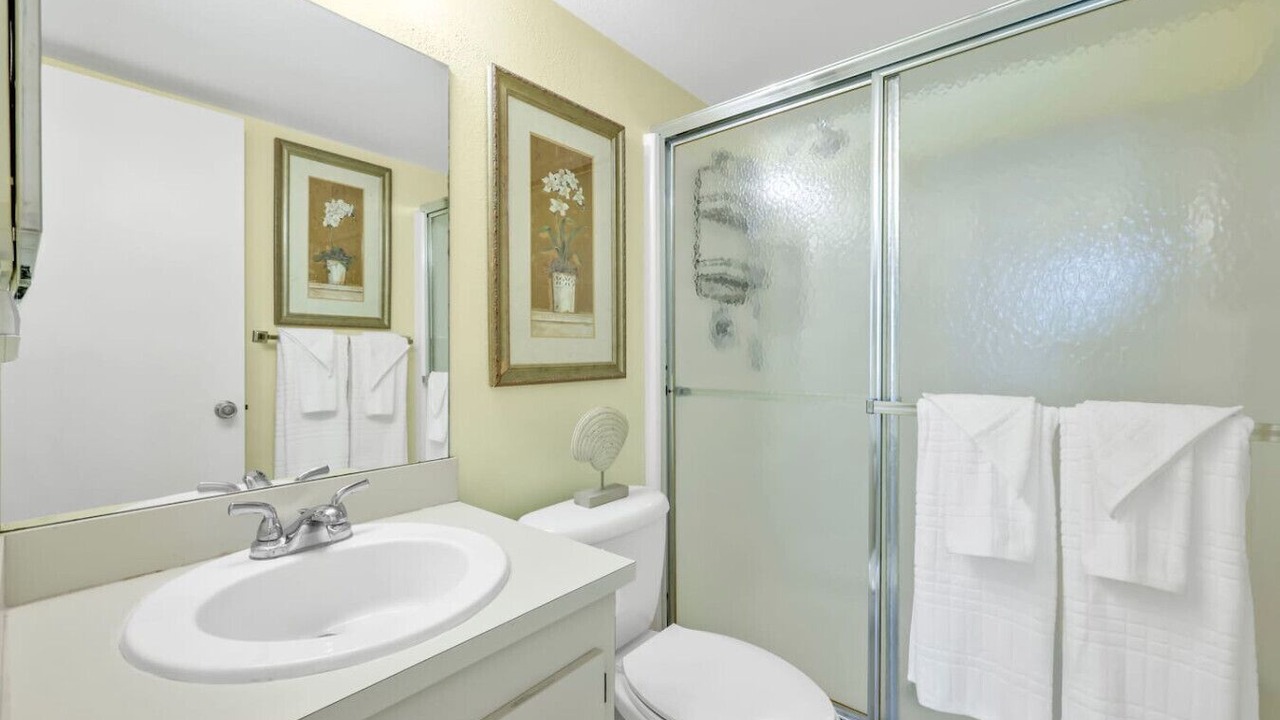 Photo of Bathroom in Golden Gate
