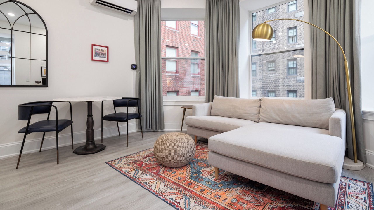 Photo of Livingroom in Rittenhouse Row