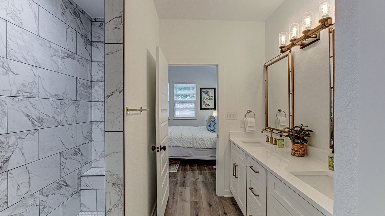 Photo of Bathroom in Cottonwood Shores