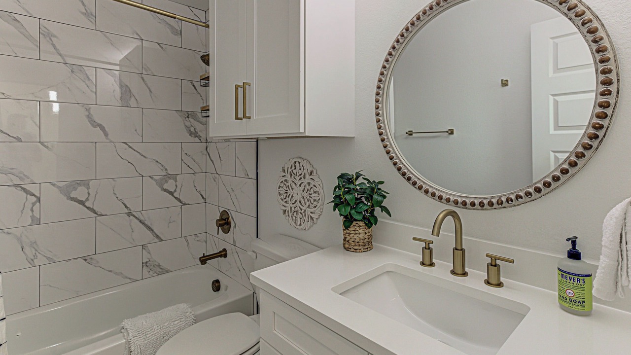 Photo of Bathroom in Cottonwood Shores