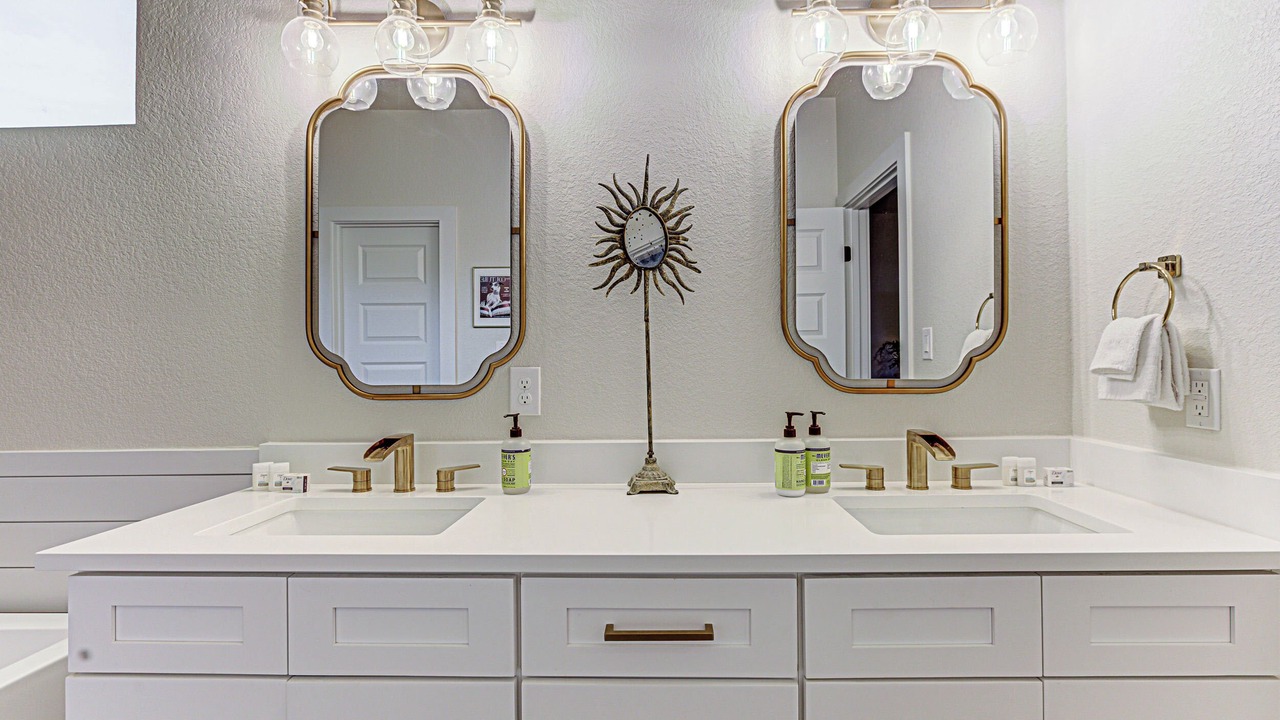 Photo of Bathroom in Cottonwood Shores