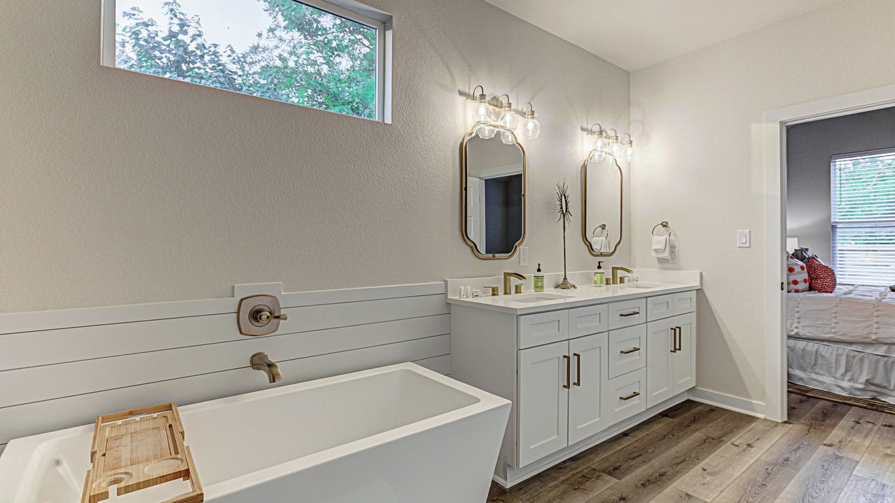 Photo of Bathroom in Cottonwood Shores