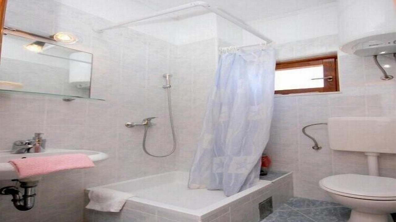 Photo of Bathroom in Brsecine