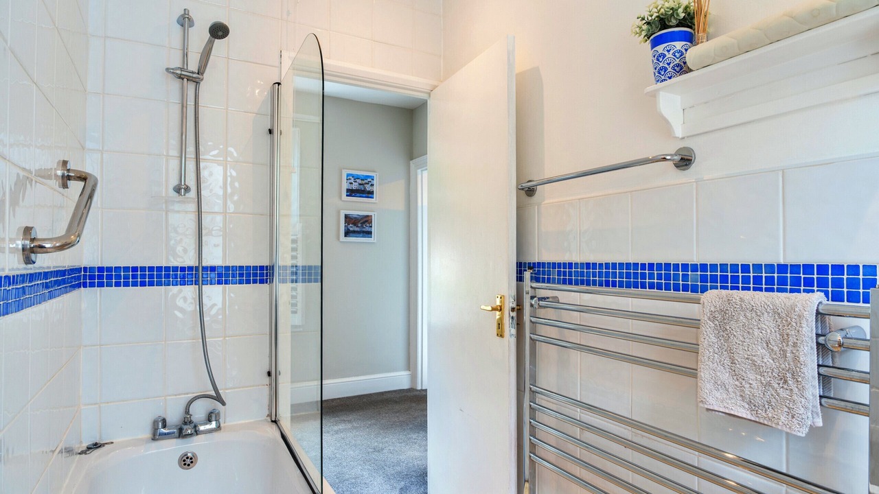 Photo of Bathroom in Cawsand