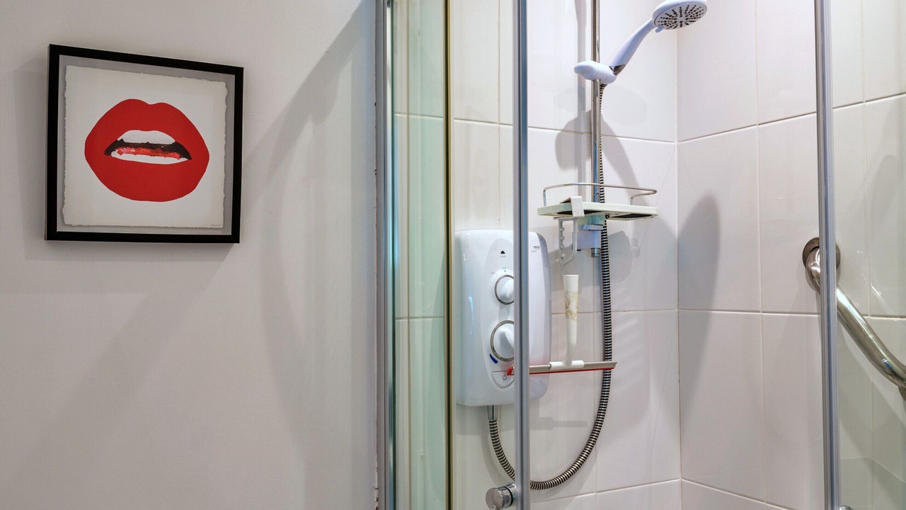 Photo of Bathroom in Cawsand