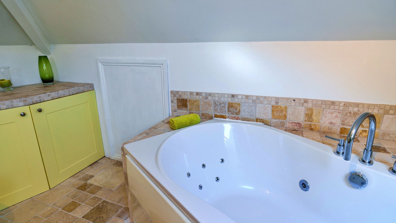 Photo of Bathroom in Cawsand