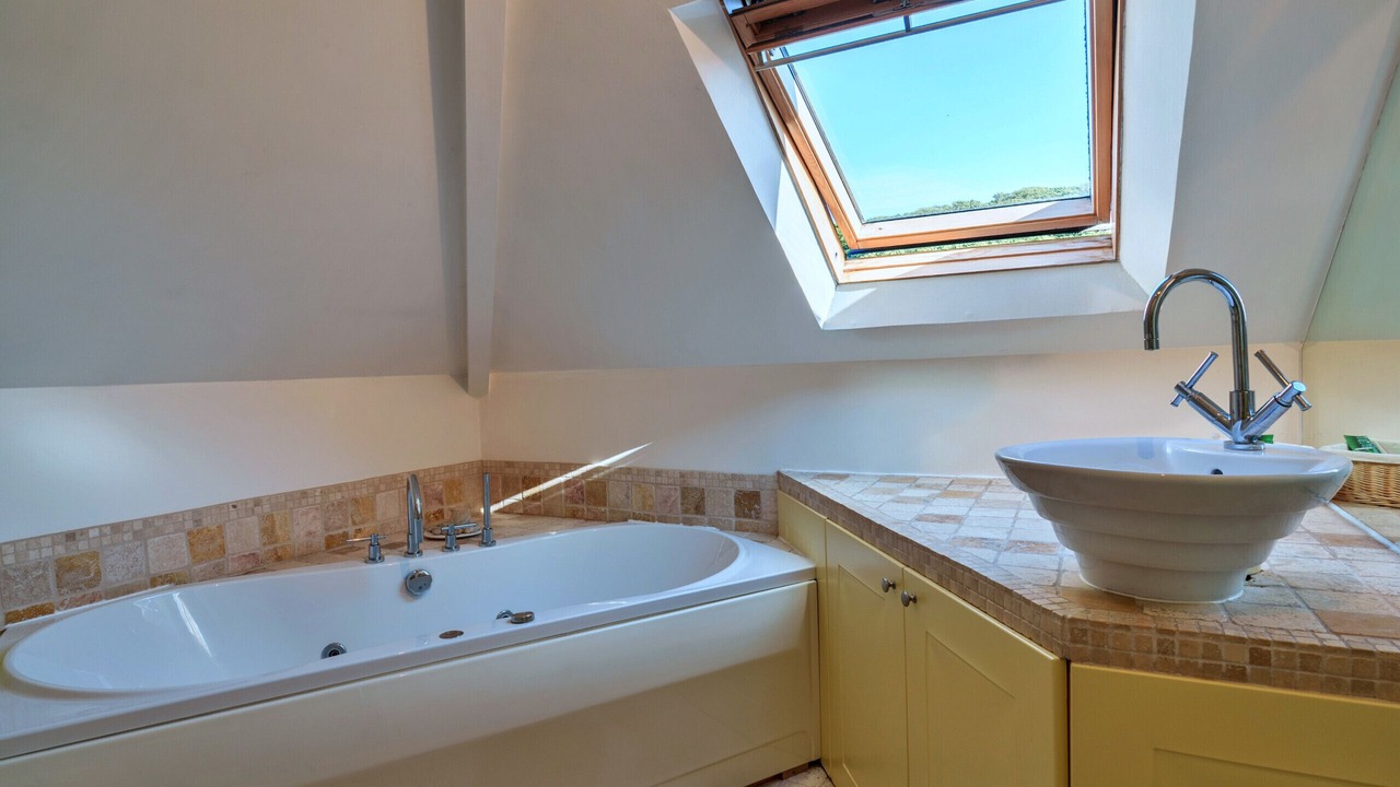 Photo of Bathroom in Cawsand