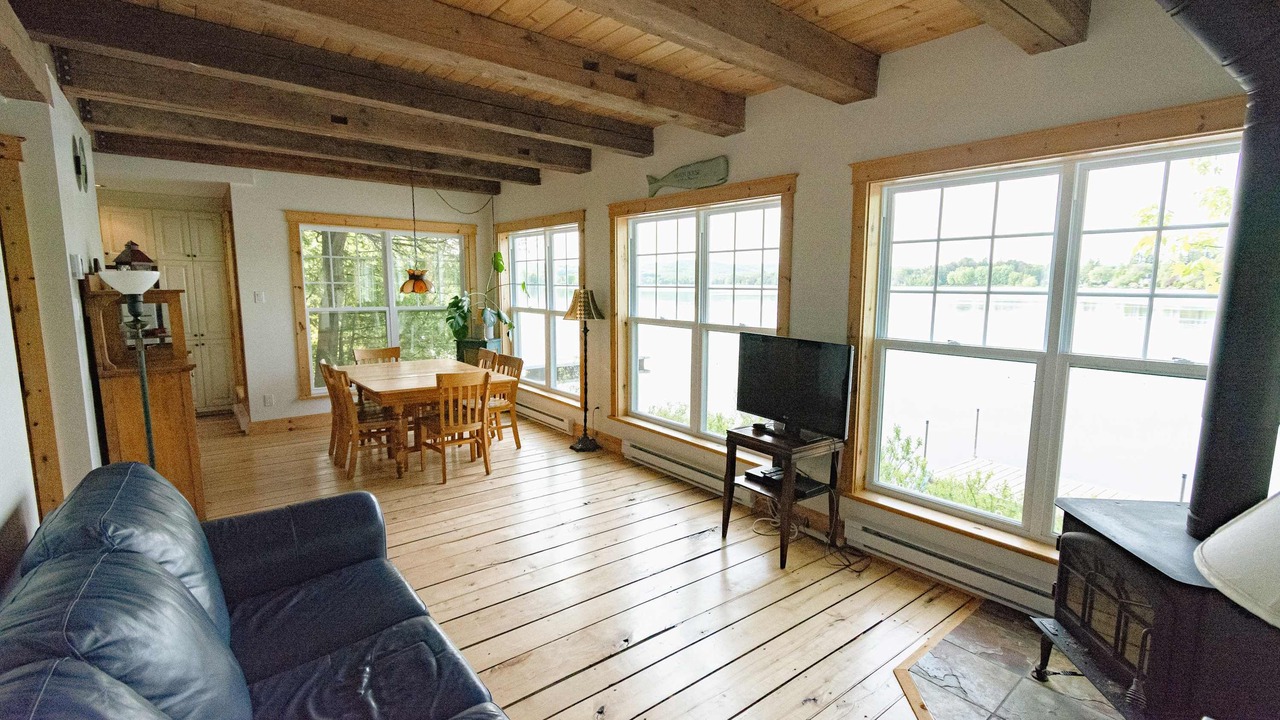 Photo of Livingroom in Dudswell