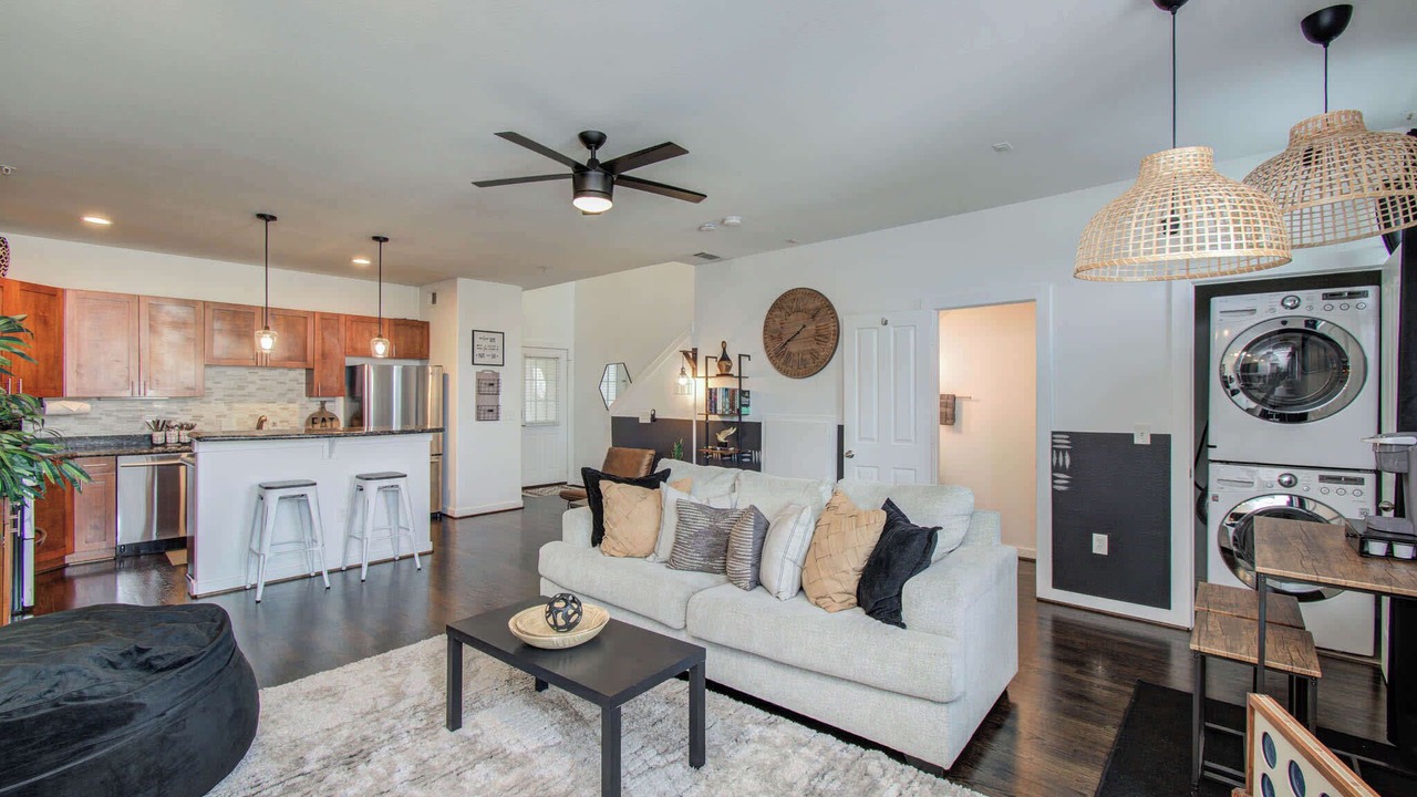 Photo of Livingroom in Central Business District