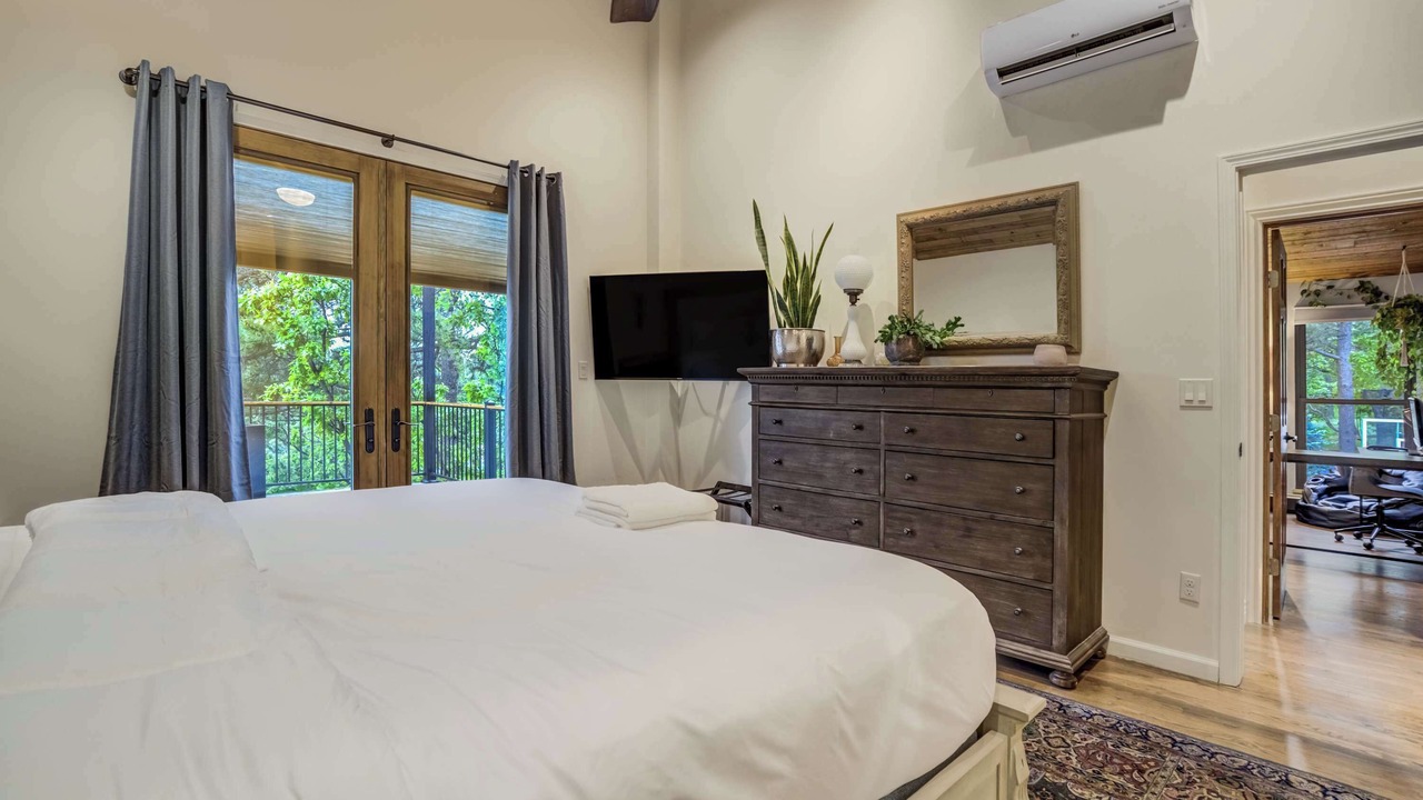 Photo of Bedroom in Broadmoor