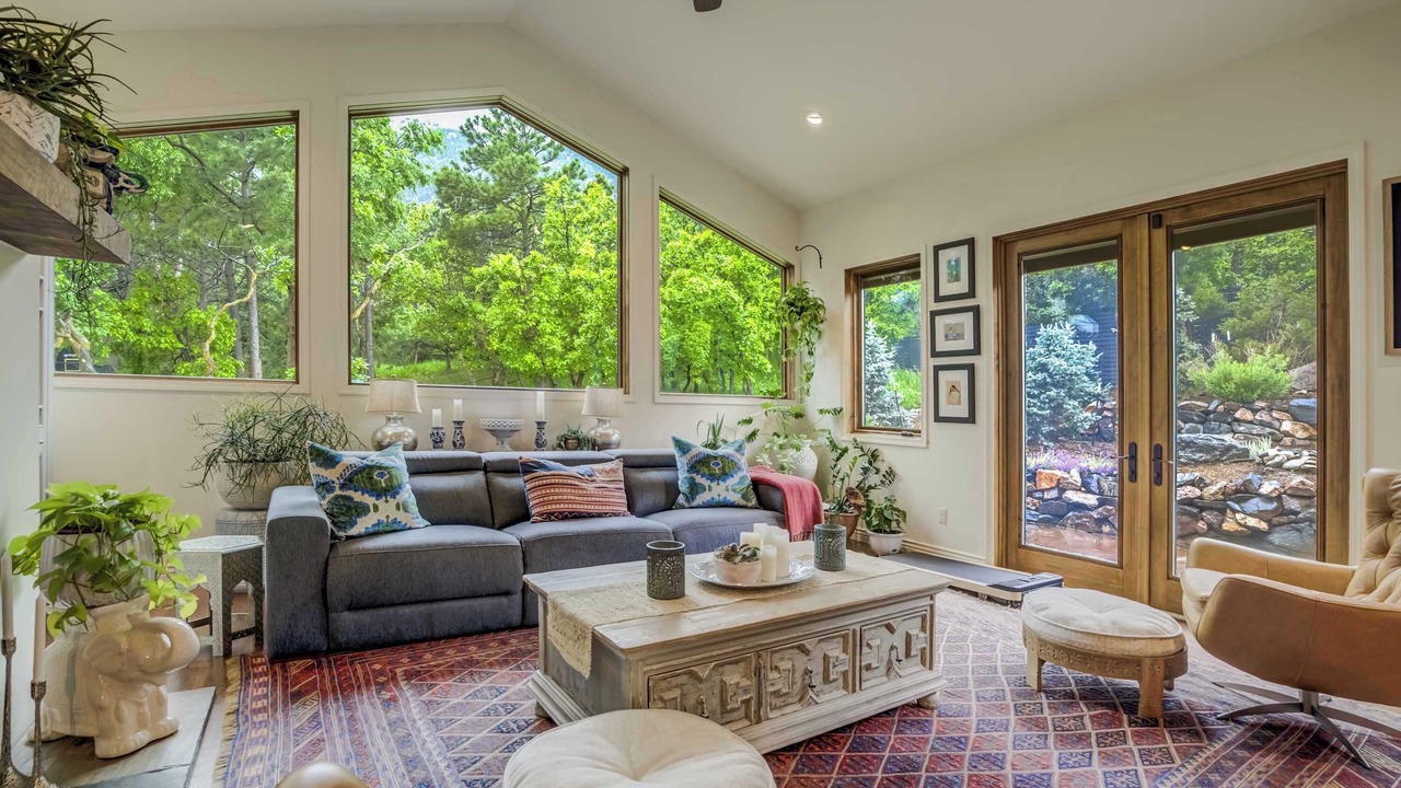 Photo of Livingroom in Broadmoor