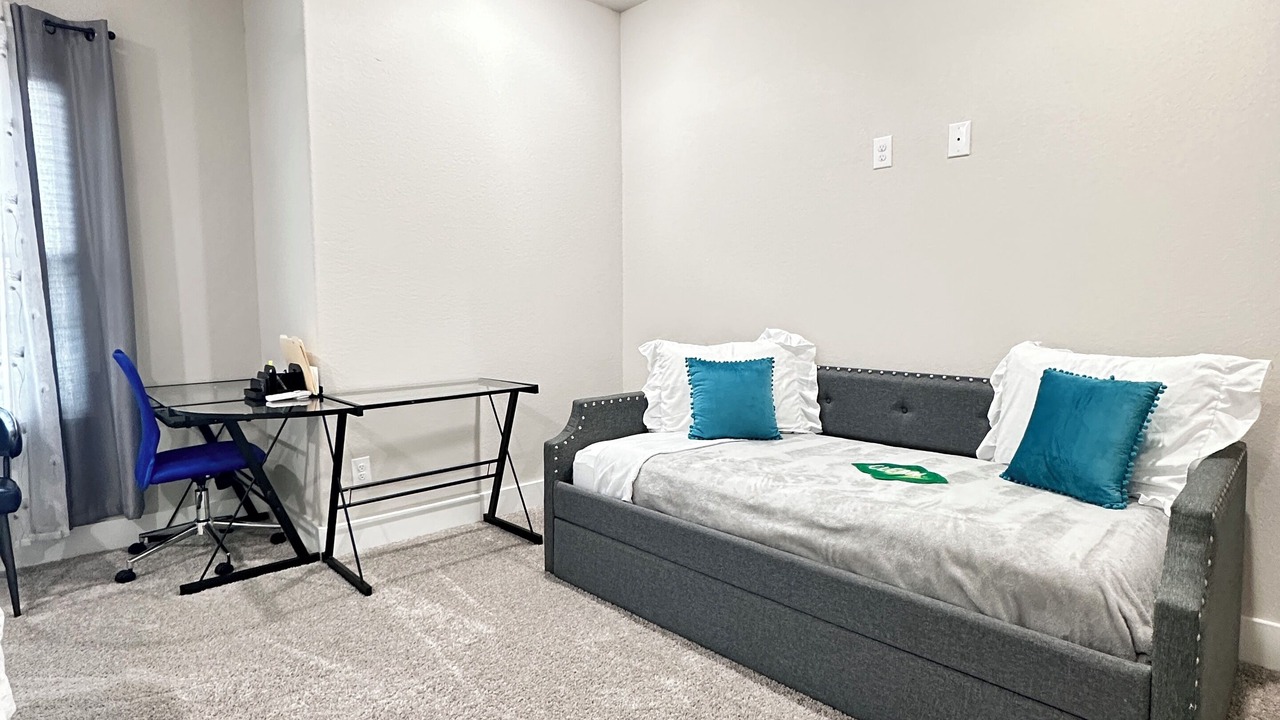 Photo of Livingroom in Greater Third Ward