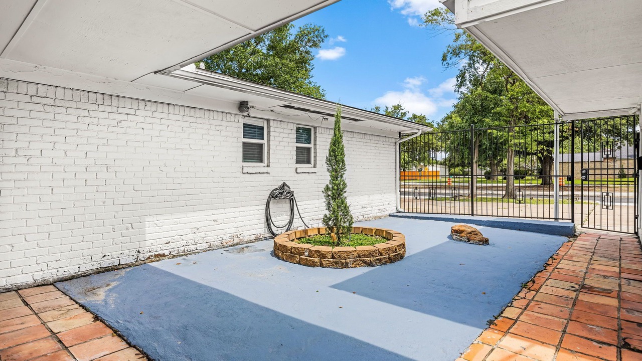 Photo of Patio Balcony in Woodlake - Briar Meadow