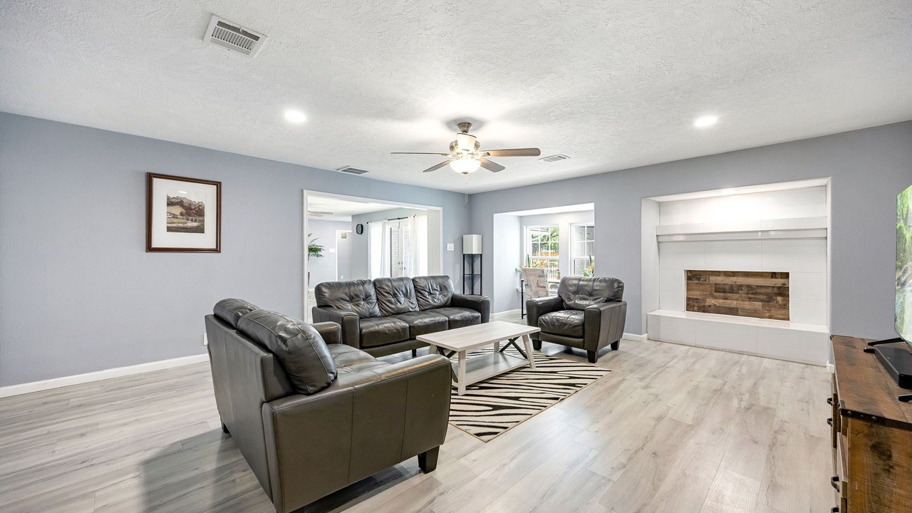 Photo of Livingroom in Woodlake - Briar Meadow
