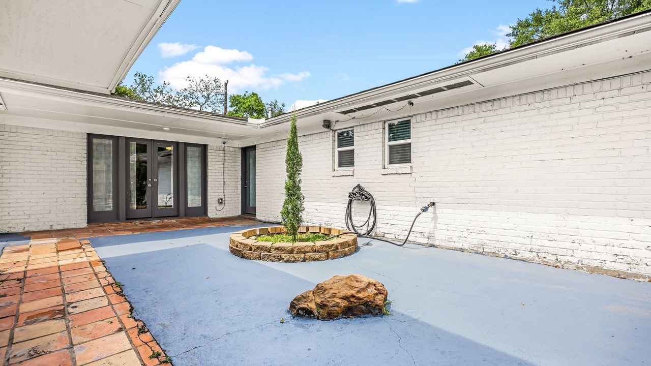 Photo of Outdoor in Woodlake - Briar Meadow
