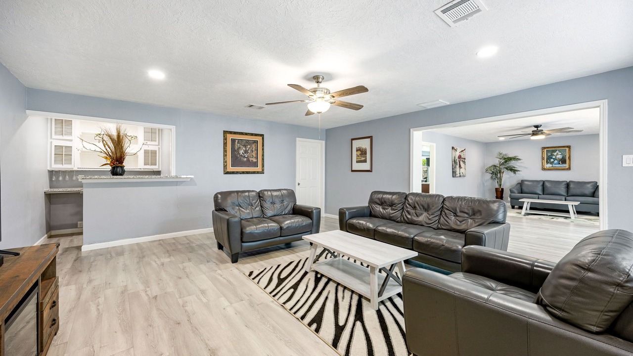 Photo of Livingroom in Woodlake - Briar Meadow