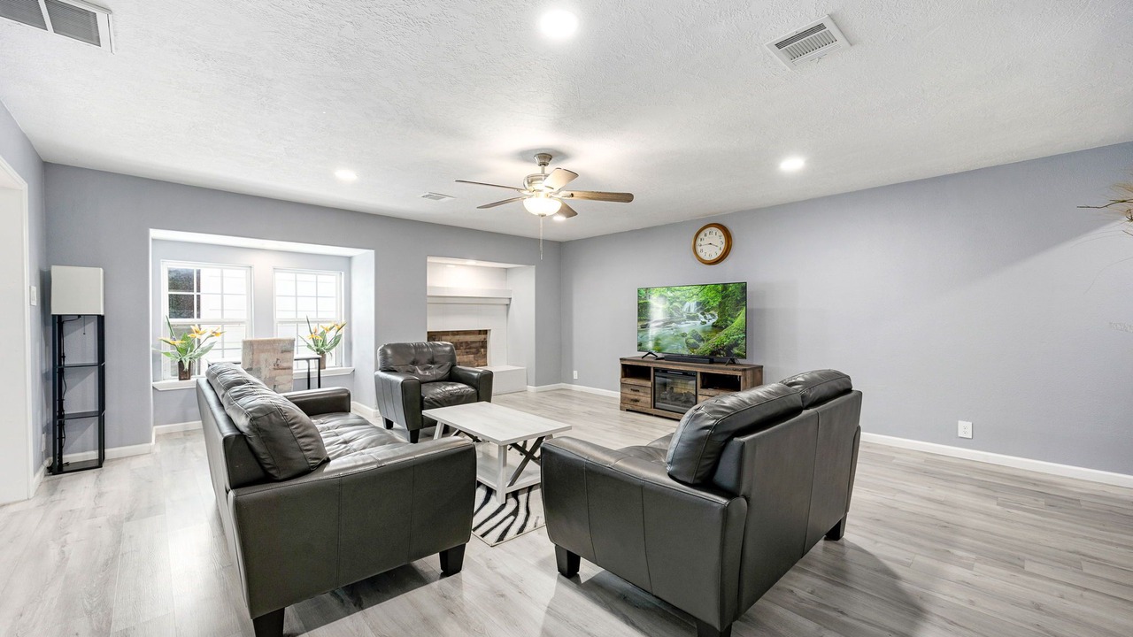 Photo of Livingroom in Woodlake - Briar Meadow