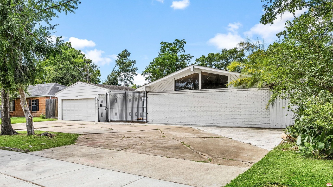 Photo of Outdoor in Woodlake - Briar Meadow