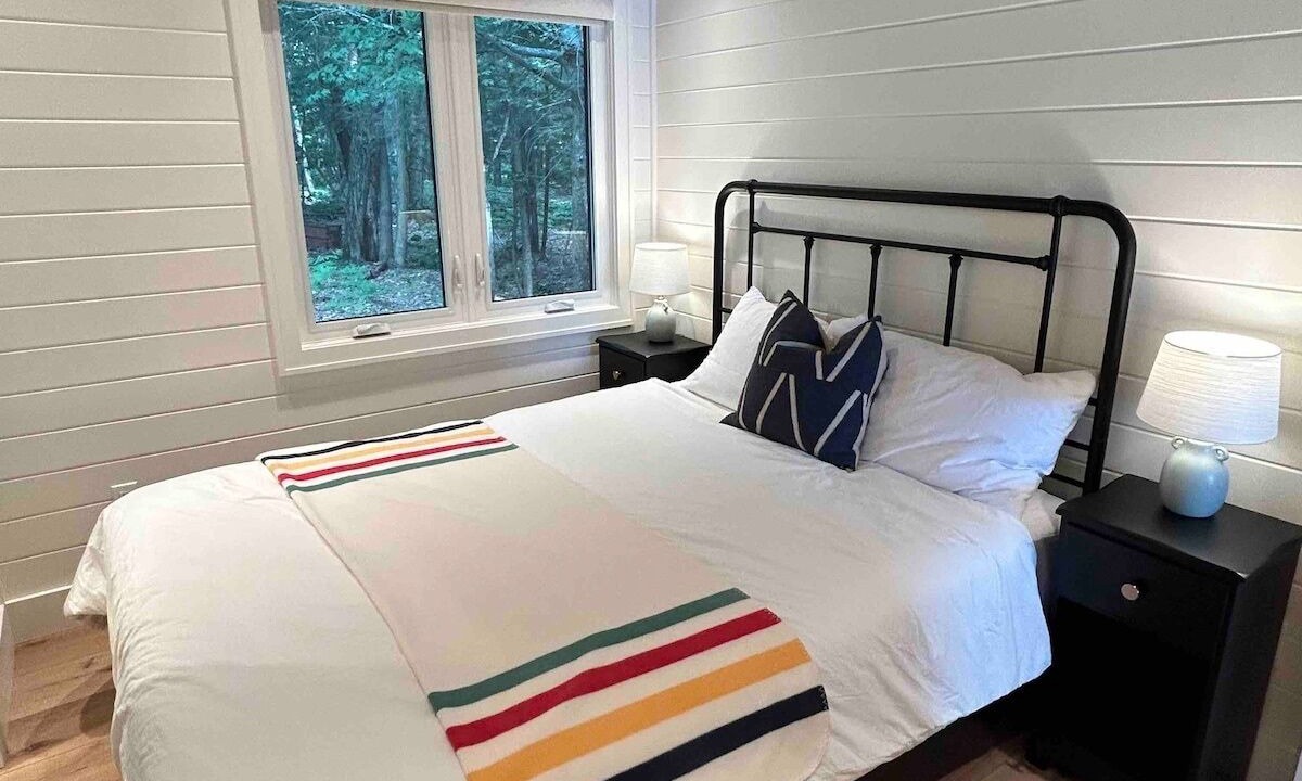 Photo of Bedroom in Muskoka Lakes