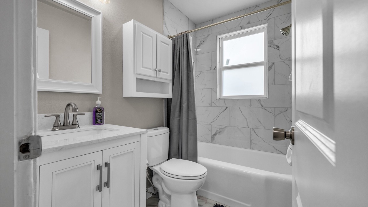 Photo of Bathroom in Cherry Street