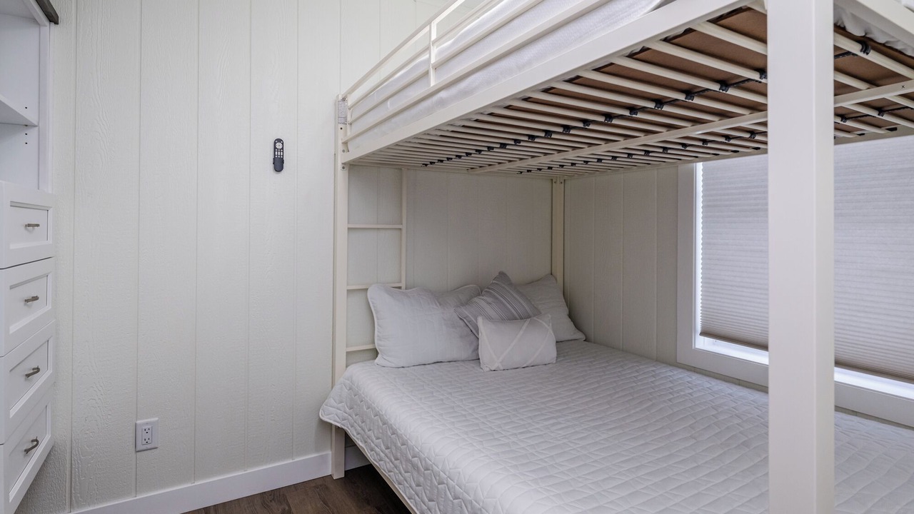 Photo of Bedroom in Paw Paw Lake