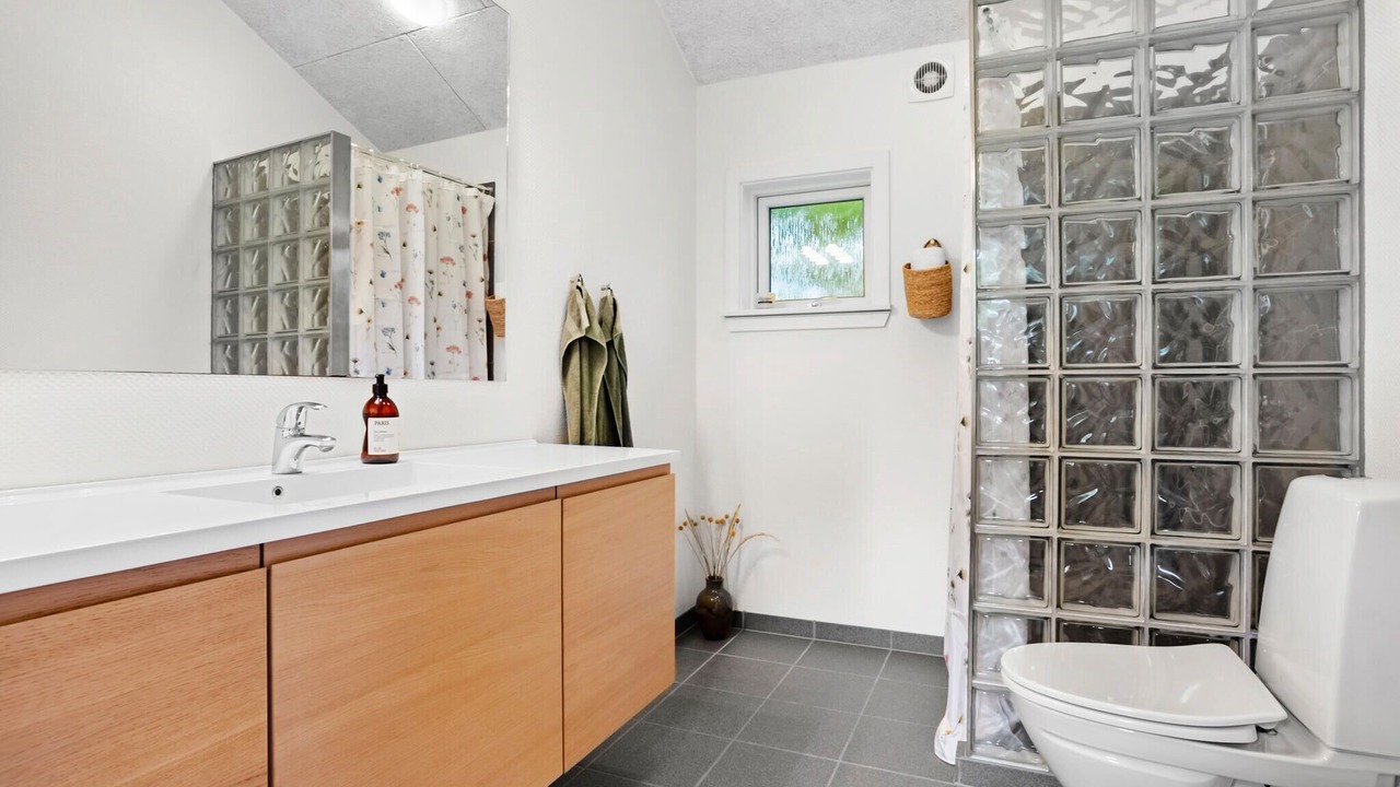Photo of Bathroom in Fur