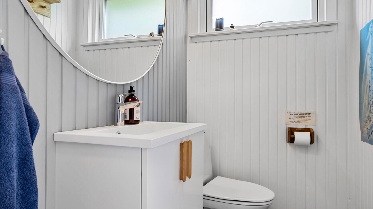 Photo of Bathroom in Fur
