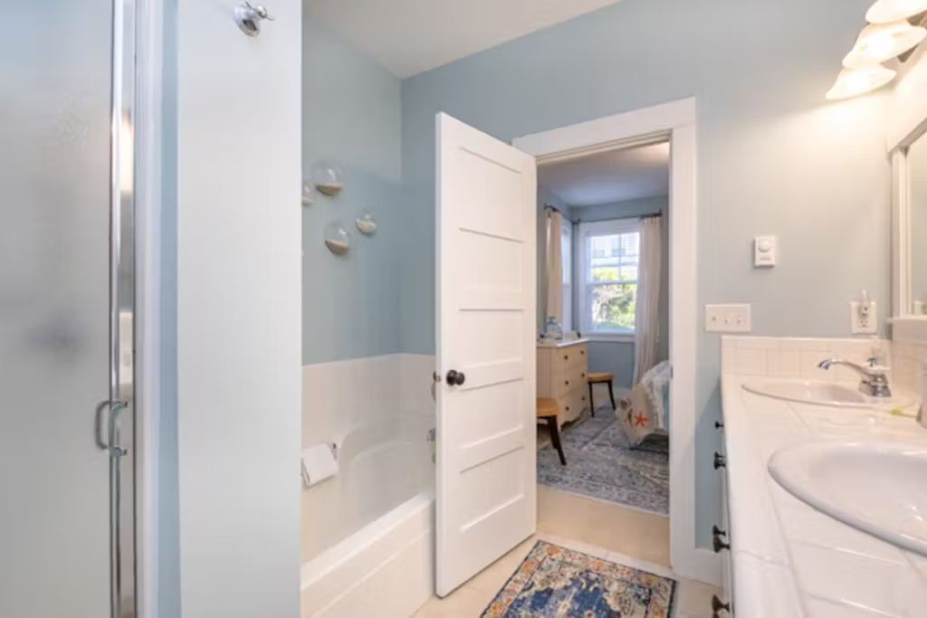 Photo of Bathroom in Nelscott