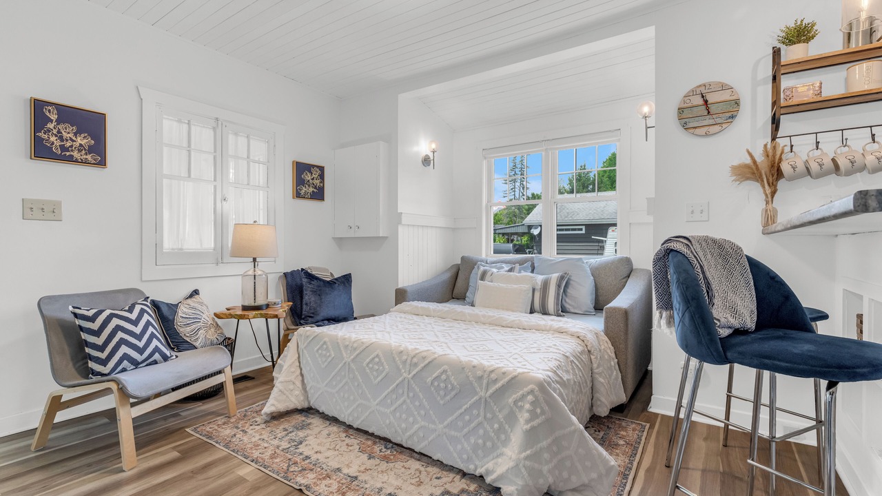Photo of Bedroom in Crystal Beach