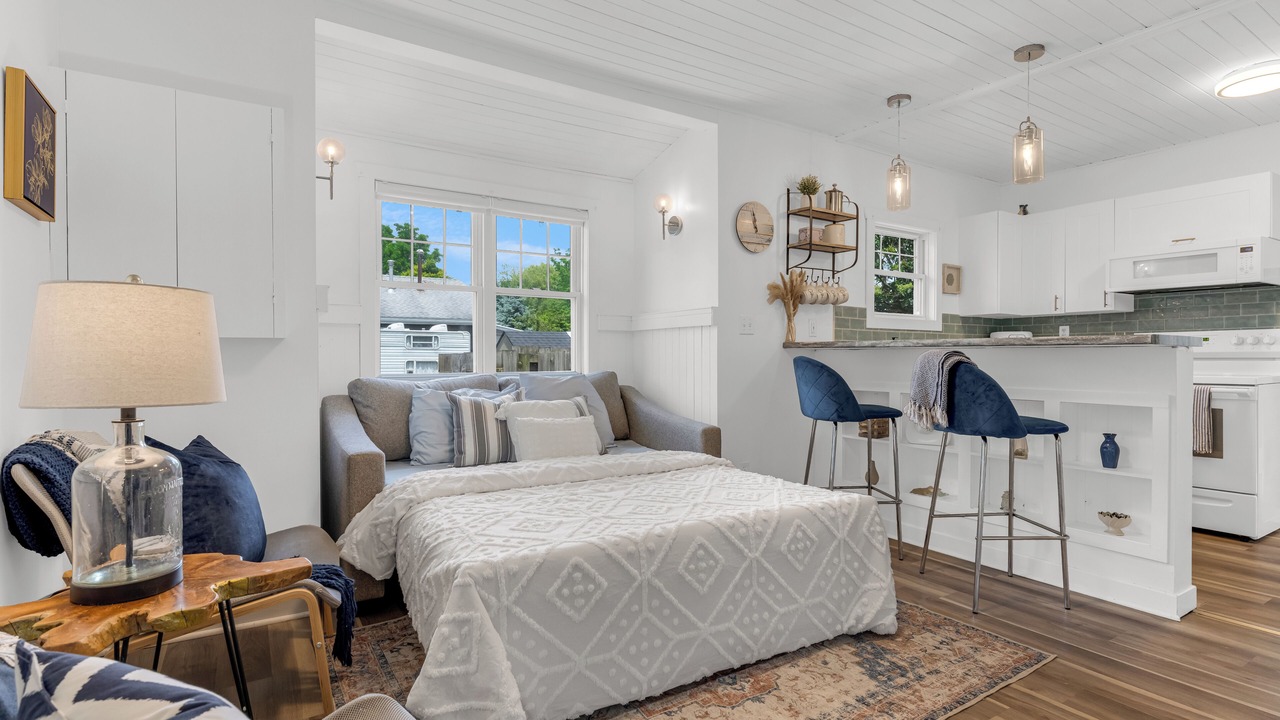 Photo of Bedroom in Crystal Beach
