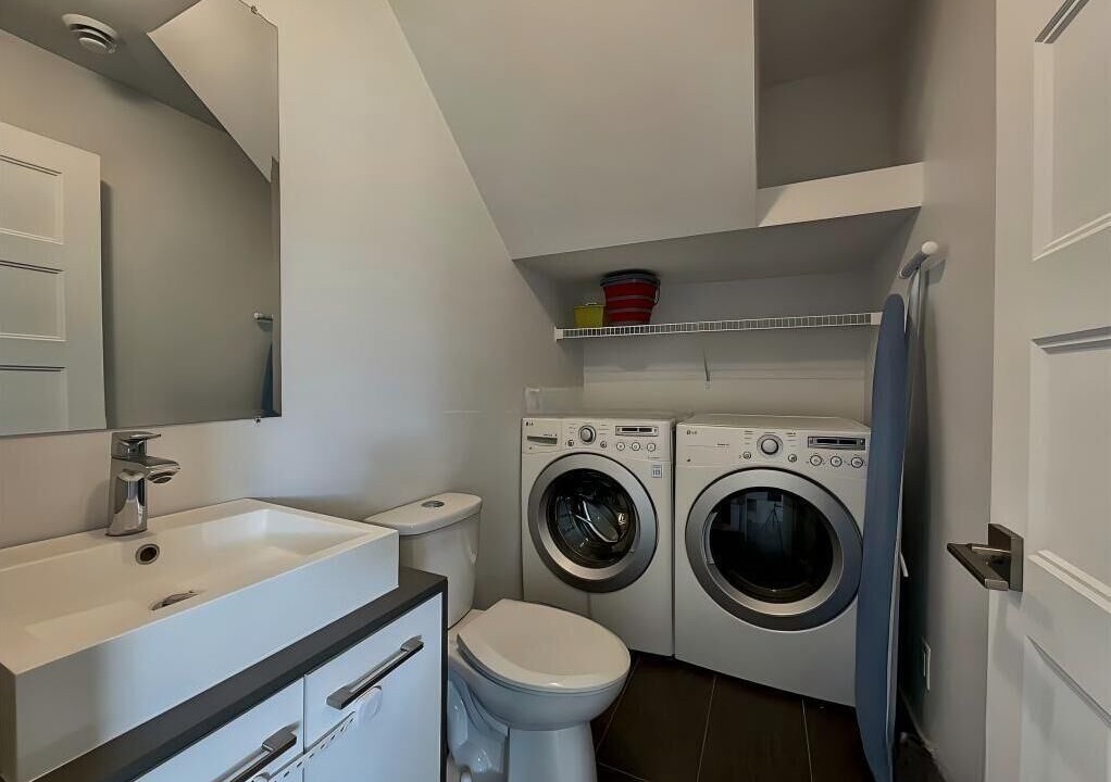 Photo of Bathroom in Saint-Hubert