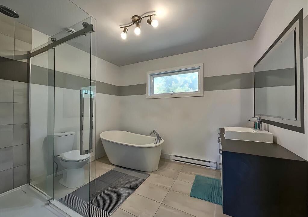 Photo of Bathroom in Saint-Hubert