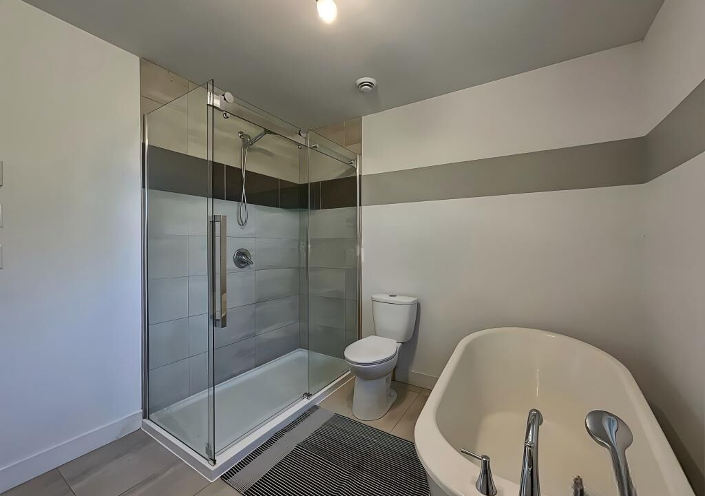 Photo of Bathroom in Saint-Hubert