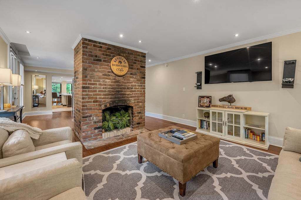 Photo of Livingroom in West Suburb